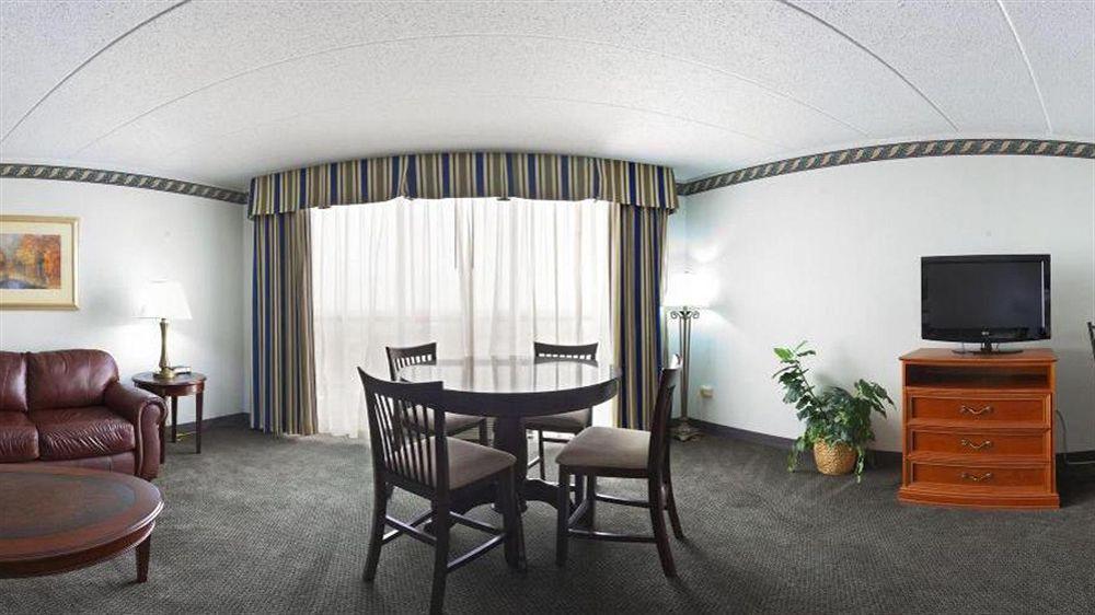 Holiday Inn Rockford By Ihg Buitenkant foto