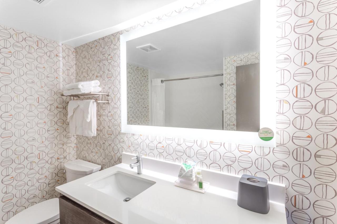Holiday Inn Rockford By Ihg Buitenkant foto