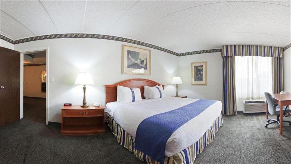 Holiday Inn Rockford By Ihg Buitenkant foto